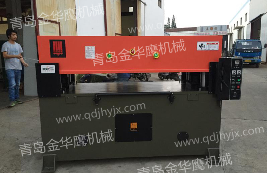 Precision four-column cutting machine